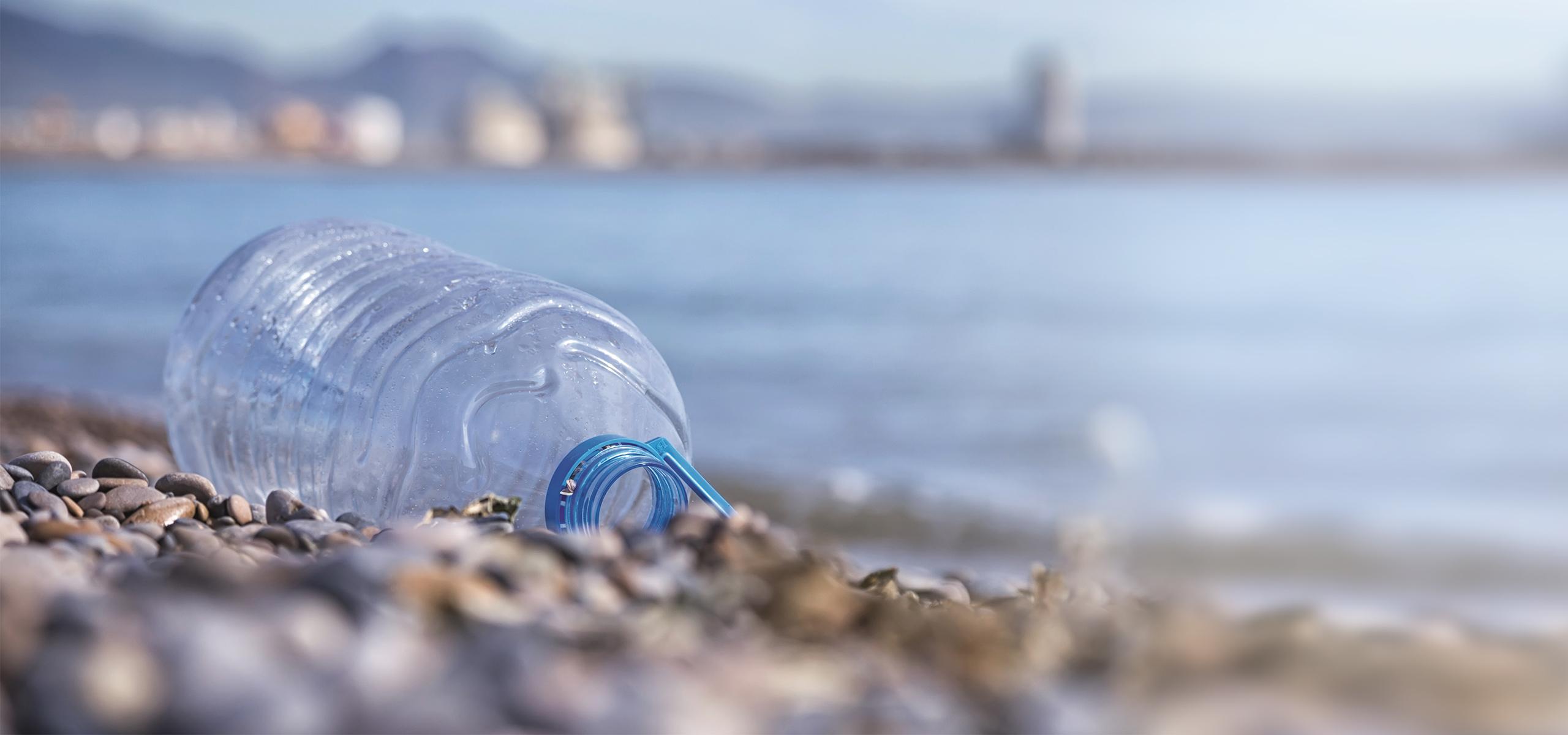 Prevención residuos BRITA playa botellas plástico