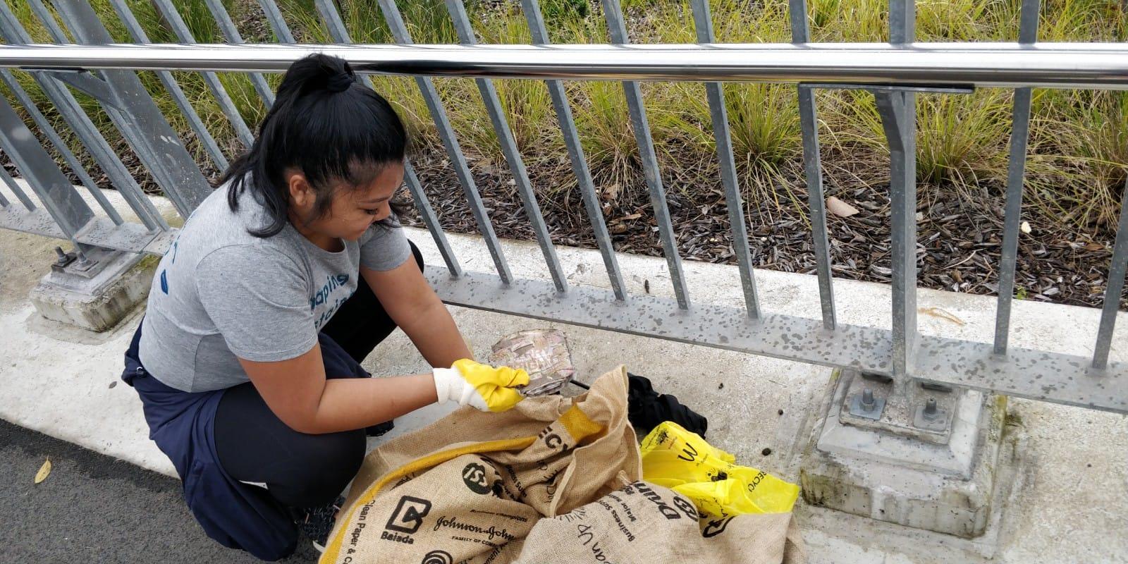 Clean up event - Gen participating in Clean up Australia 